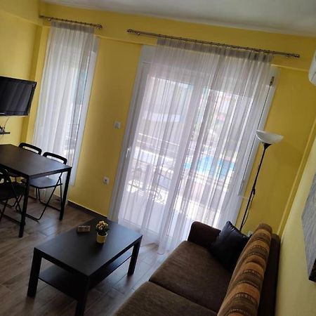 Poolview Apartment Ofrínion Buitenkant foto
