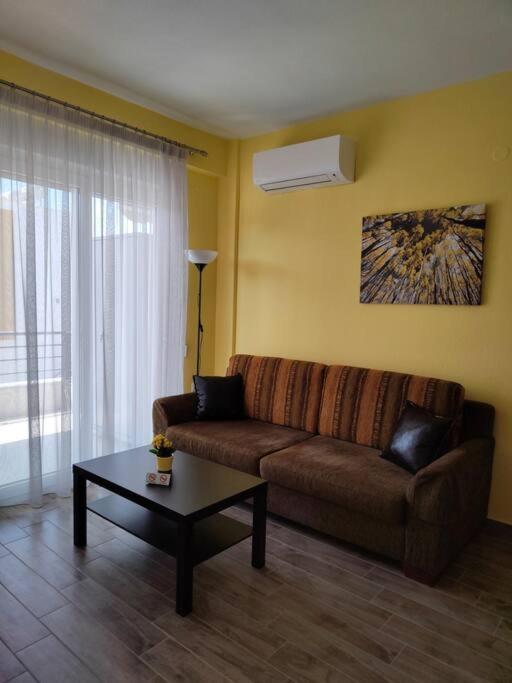 Poolview Apartment Ofrínion Buitenkant foto