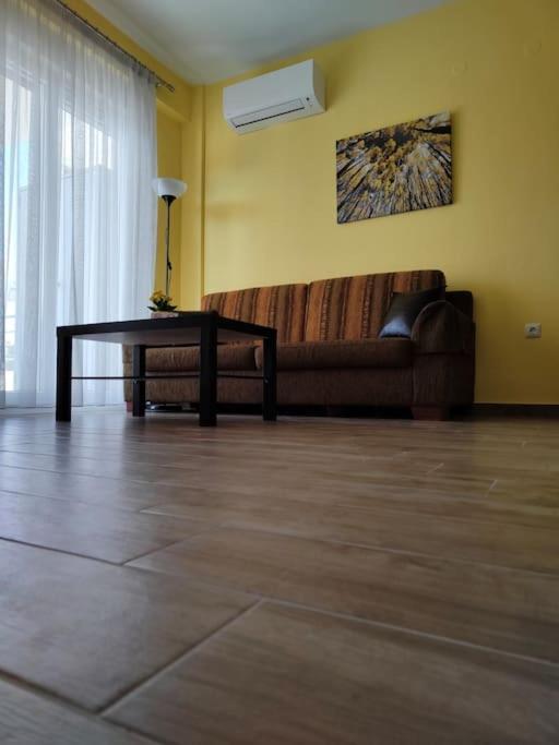 Poolview Apartment Ofrínion Buitenkant foto