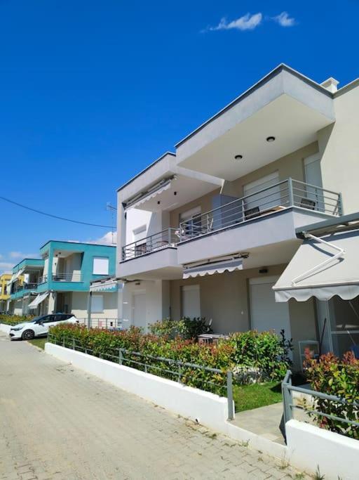 Poolview Apartment Ofrínion Buitenkant foto